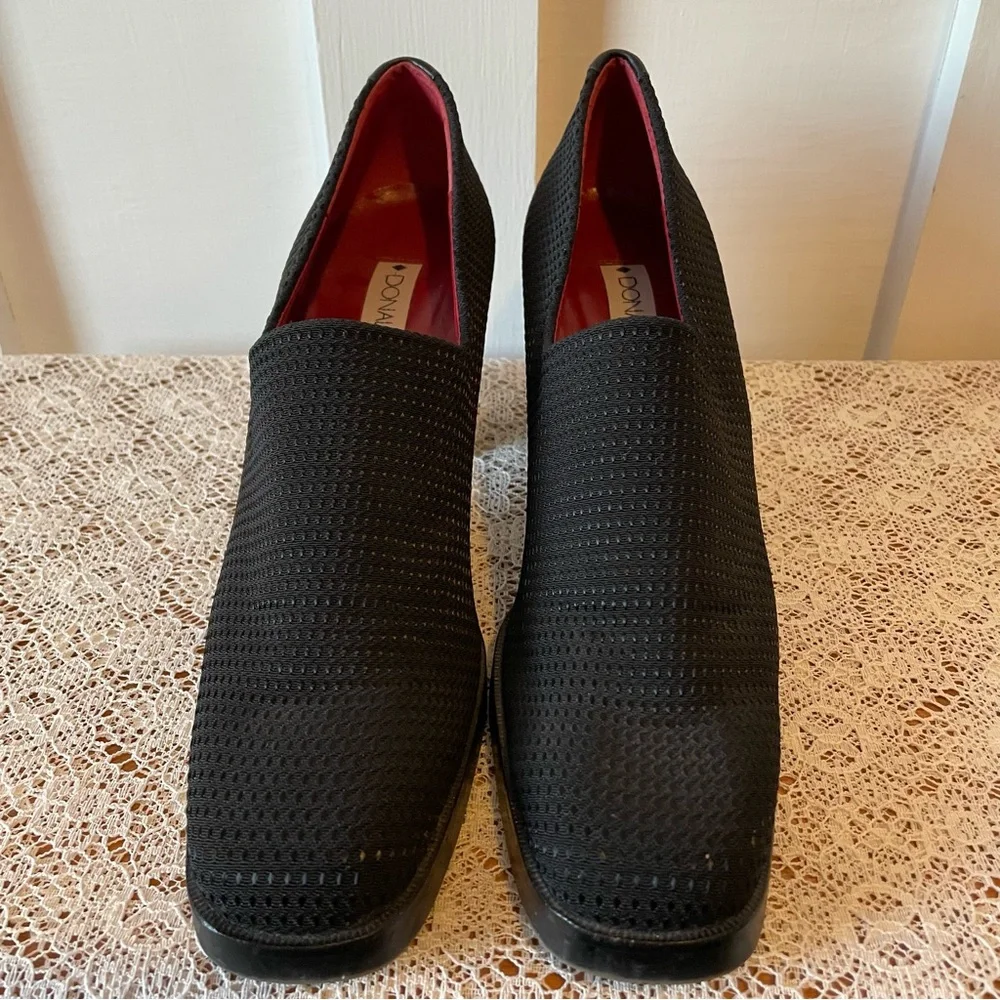 Donald Pliner Black Slip On Stacked Block Heels Shoes 9.5 NARROW